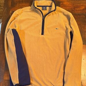 Men’s Vineyard Vines preppy quarter zip Size Medium Camel with navy side panels